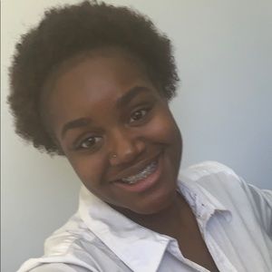 Meet your Posher, Nia